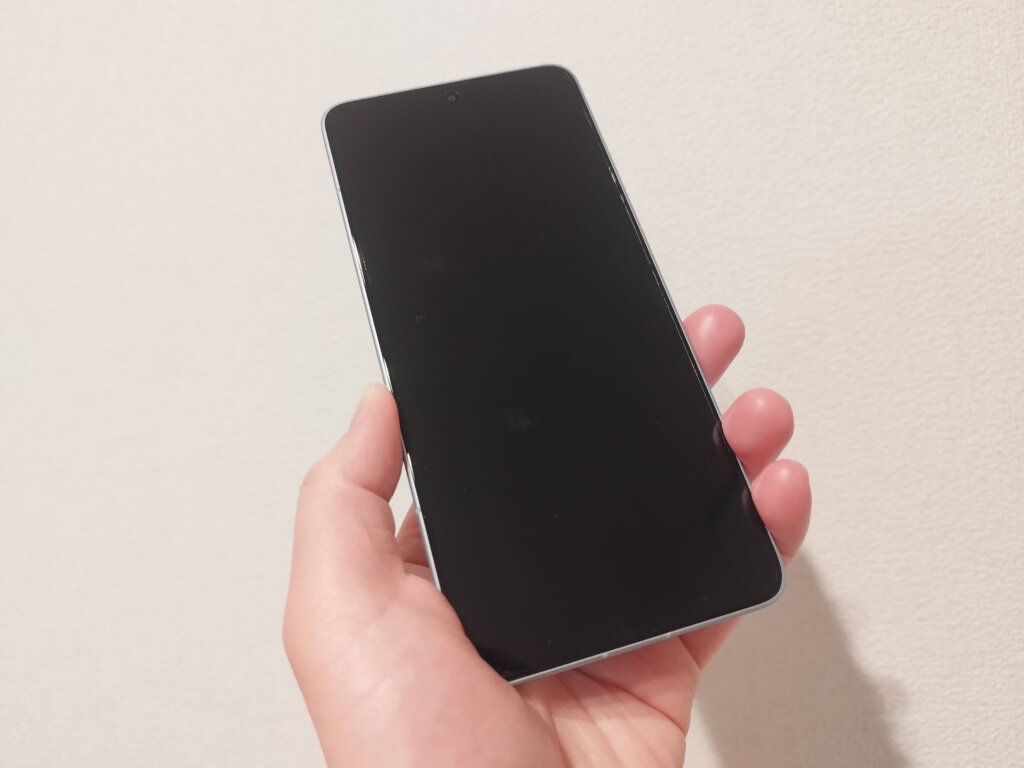 Xiaomi 14t proを持った手