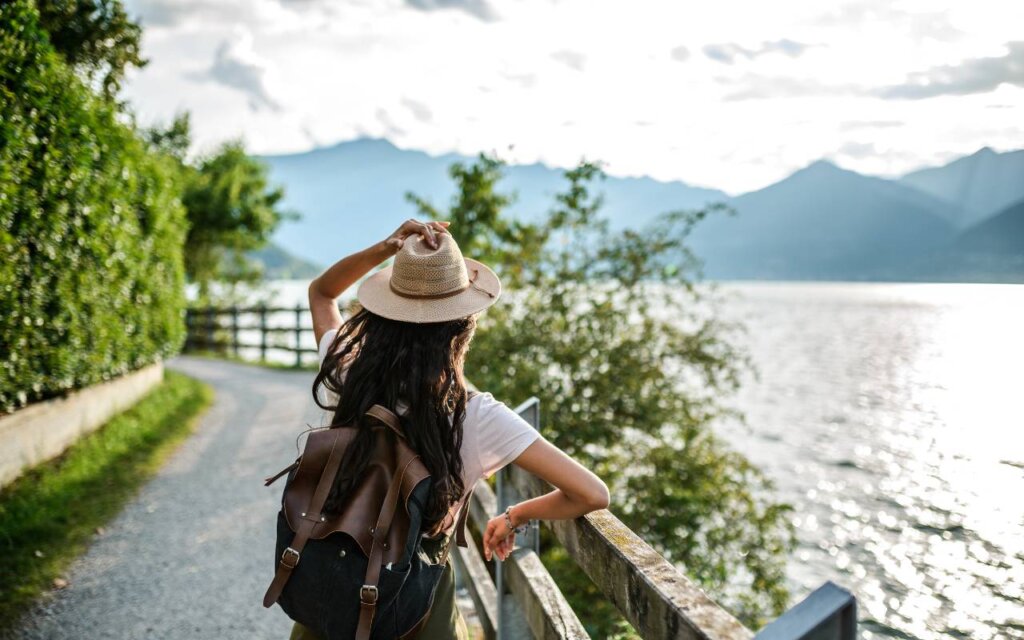 一人旅に出た女性